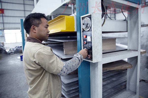 長(cháng)盛建材鋁蜂窩板廠(chǎng)家模具調休老員工